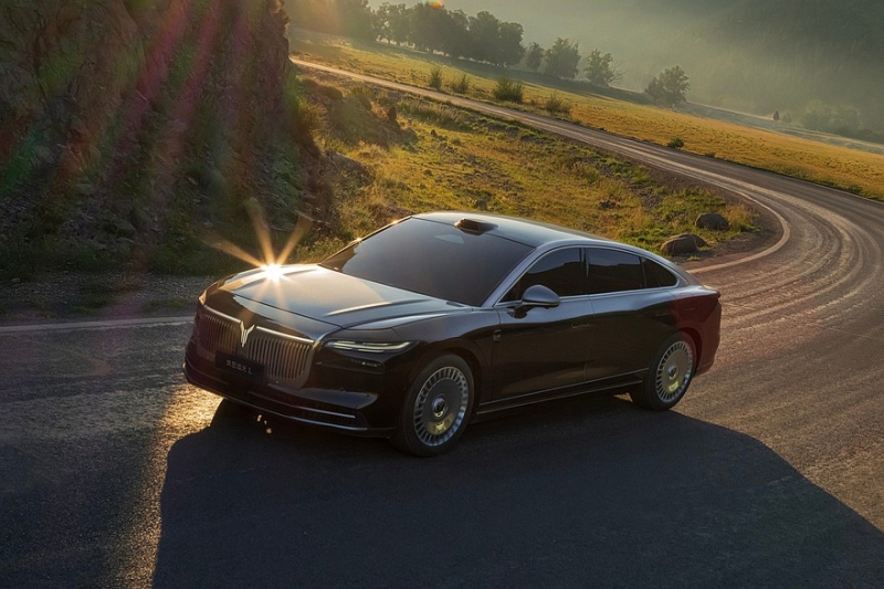 Роскошный полноприводный седан Voyah Passion L показался на новых официальных фото