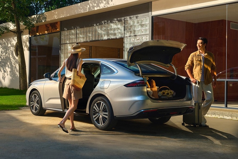 Седан Geely Galaxy Starshine 6 доступен к заказу, на очереди – родственный новый Emgrand