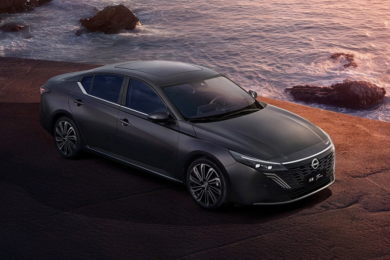 Седан Nissan Teana Plus снова показали на фирменных изображениях