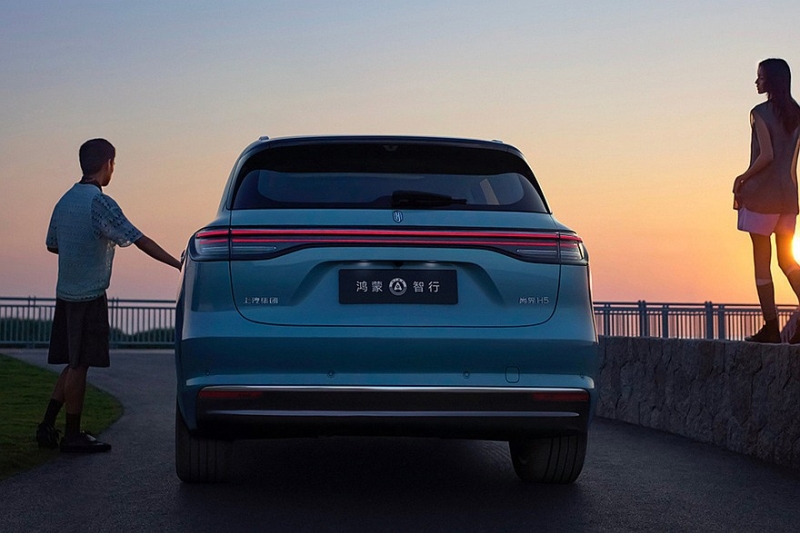 Shangjie H5 от SAIC и Huawei с простеньким дизайном начинает карьеру с ошеломительного успеха