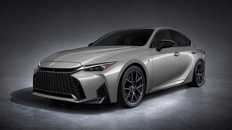 Стареющий Lexus IS опять обновлён: без V8, но с новым салоном и доработанным шасси