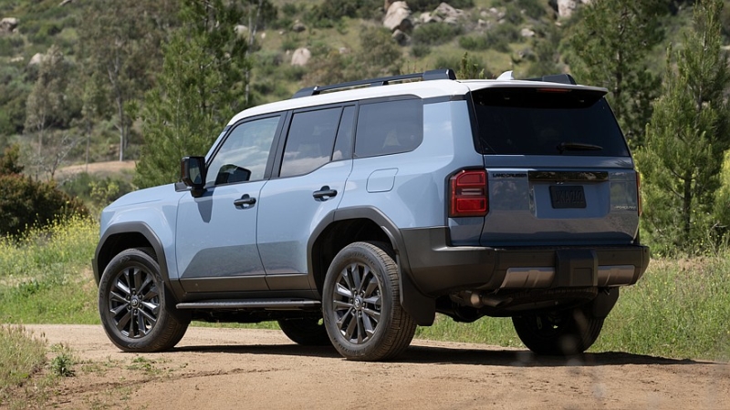 У Toyota Land Cruiser Prado и RAV4 могут появиться электрические версии