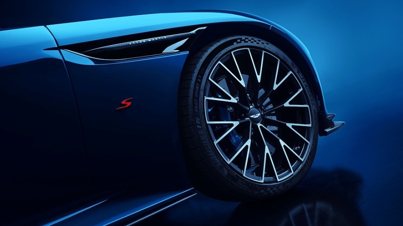 Aston Martin DB12 S: доработанное шасси и 700-сильный V8 с особо сочным звуком