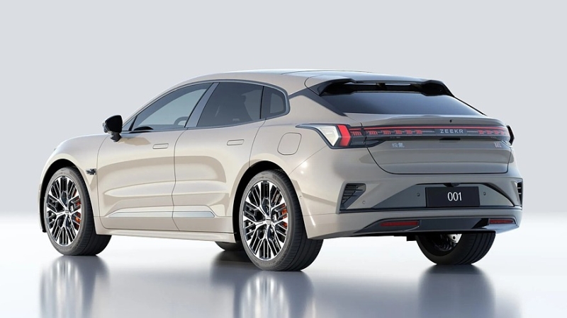 Ещё раз обновлённый Zeekr 001 выходит на рынок: больше мощности, богаче оснащение