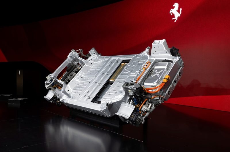 Ferrari показала платформу первого электромобиля: цифры воображения не поражают