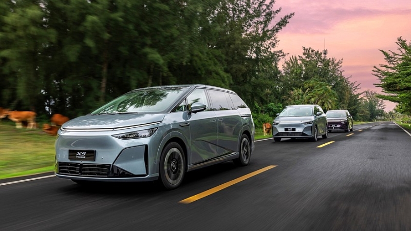 Гибридный минивэн Xpeng X9 EREV похвастался выдающейся дальнобойностью