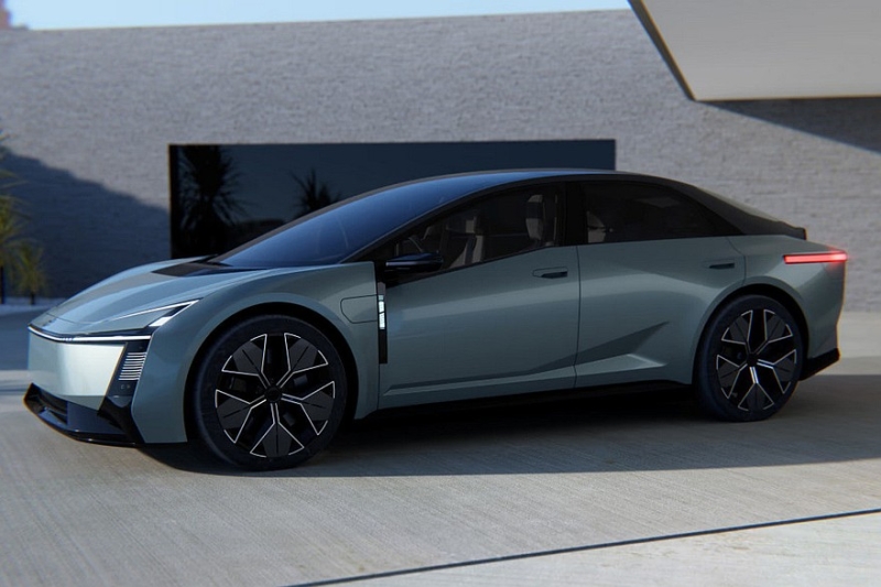 Главные премьеры Toyota: кросс-купе Century и новая Corolla