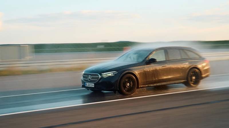 Головной автополигон Mercedes-Benz получил новый центр испытаний светотехники