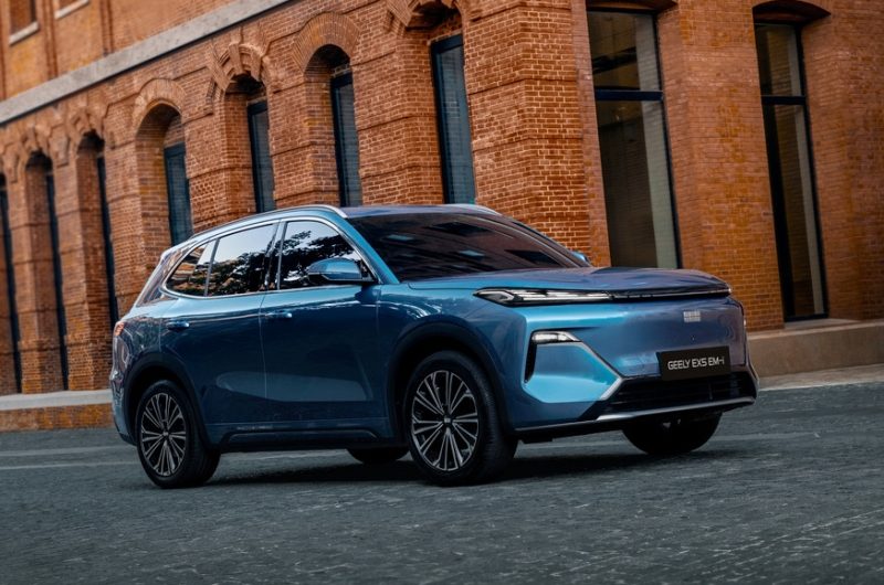 Кроссовер Geely EX5 EM-i для России: оснащение и техника