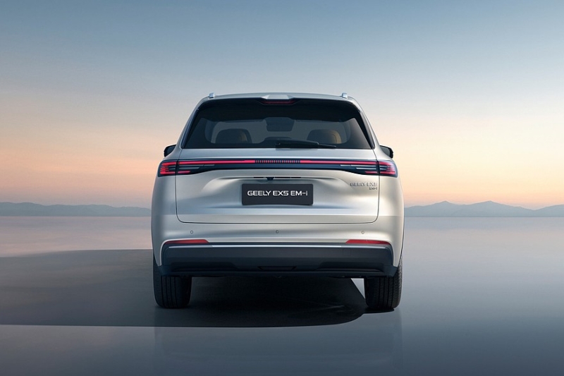 Кроссовер Geely EX5 EM-i для России: оснащение и техника