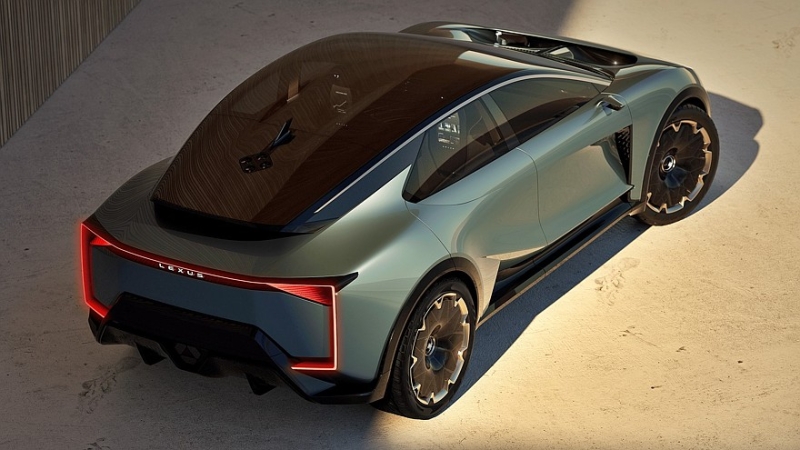 Lexus ищет новые форматы для флагманской модели LS, а новый суперкар показал интерьер