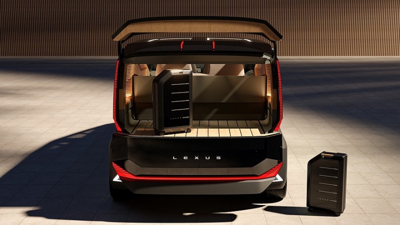 Lexus ищет новые форматы для флагманской модели LS, а новый суперкар показал интерьер