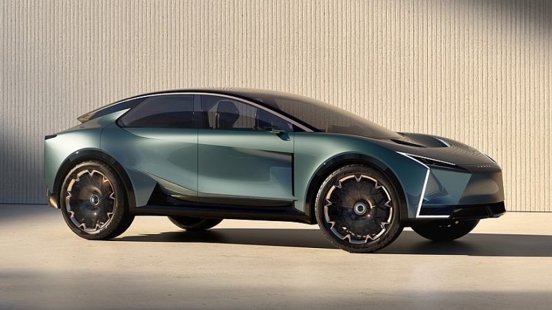 Lexus ищет новые форматы для флагманской модели LS, а новый суперкар показал интерьер