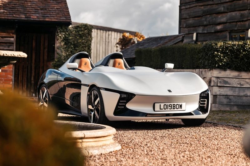 Лёгкий как пёрышко спорктар Longbow показался живьём: масса 895 кг и 3,5 с до «сотни»