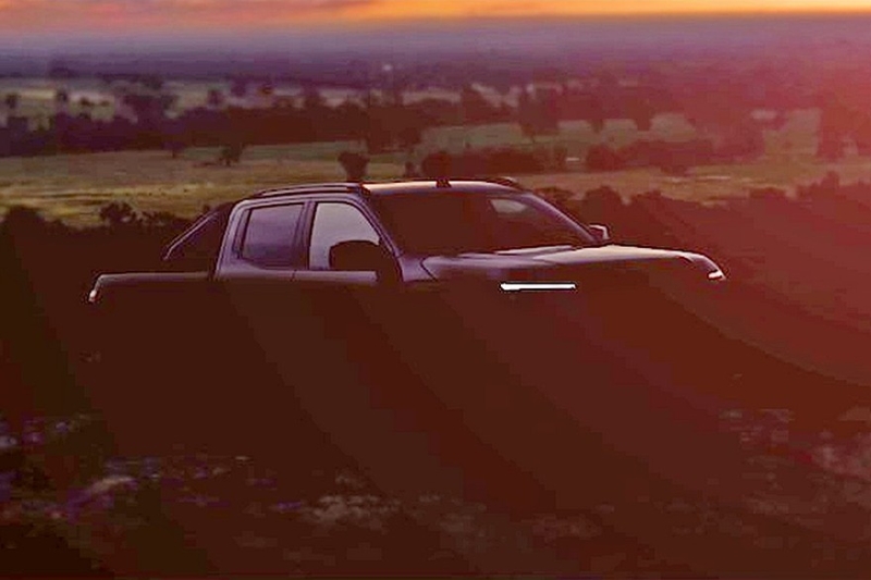 Новый пикап Nissan Navara на базе Mitsubishi L200: официальные кадры и дата премьеры