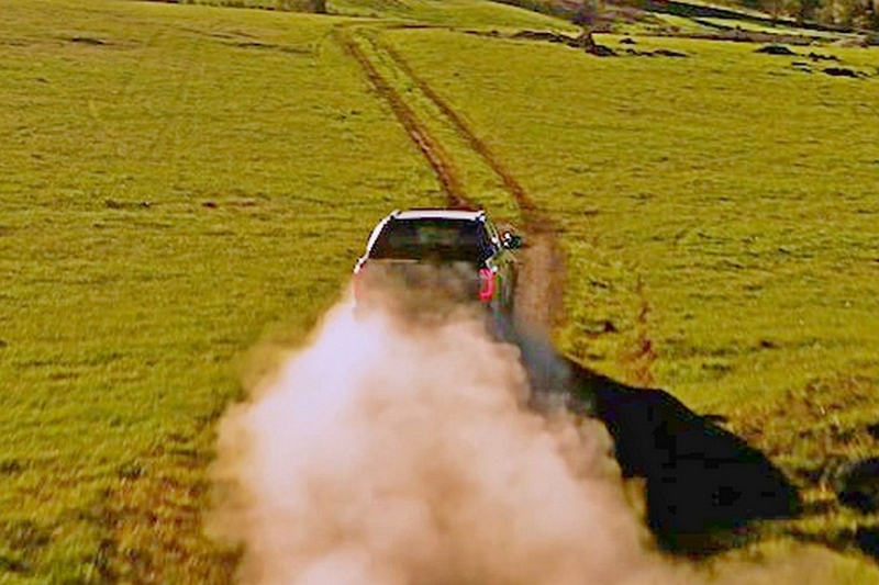 Новый пикап Nissan Navara на базе Mitsubishi L200: официальные кадры и дата премьеры