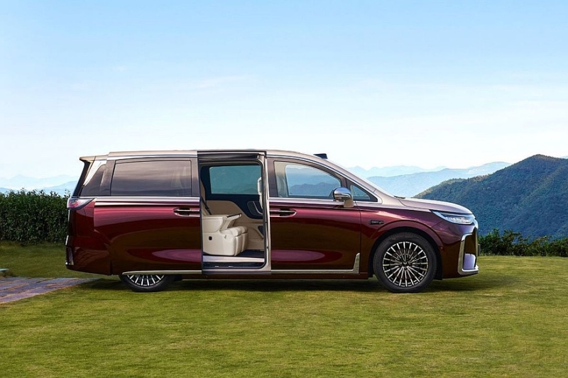 Обновлённый минивэн Voyah Dream едет в Россию: дополнение, а не замена