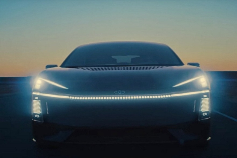 Премьеры Toyota: будущая Corolla, внедорожное купе Century и шестиколёсный минивэн Lexus LS