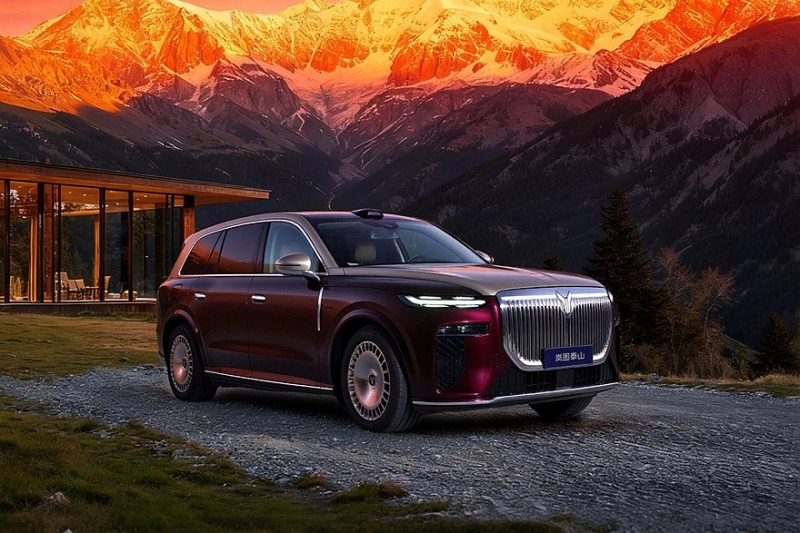 Роскошный кроссовер Voyah Taishan: новые фото, включая первые кадры с салоном