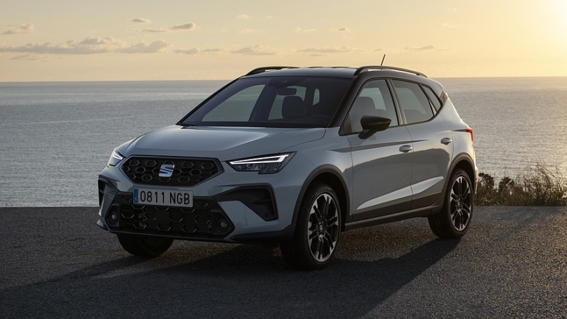 Seat обновил родственные кроссовер Arona и хэтчбек Ibiza: свежий дизайн и прежняя техника