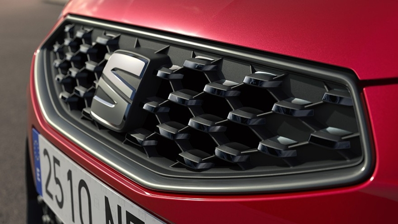 Seat обновил родственные кроссовер Arona и хэтчбек Ibiza: свежий дизайн и прежняя техника