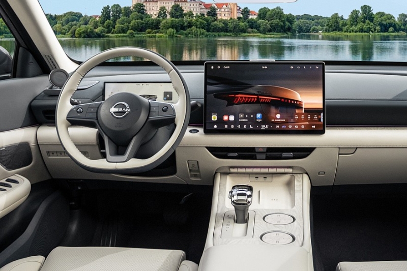 Седан Nissan Teana показал свой новый интерьер