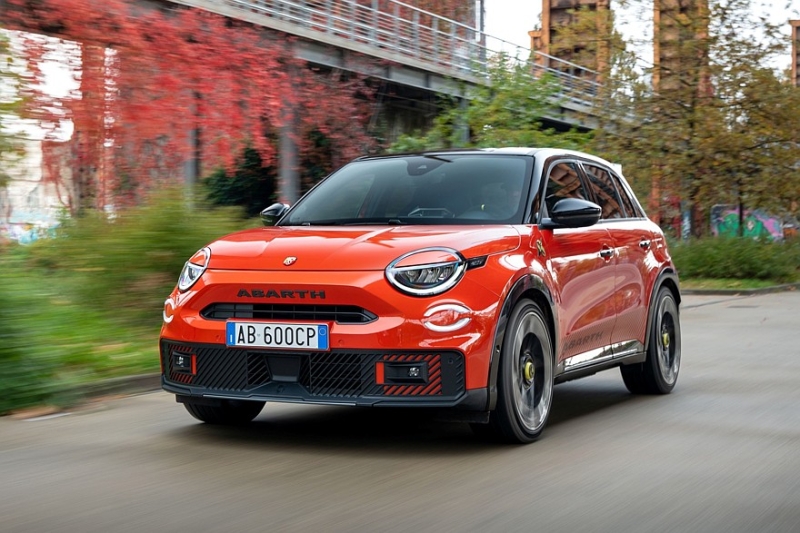 Abarth хочет вернуть модели с ДВС, потому что электромобили провалились на рынке