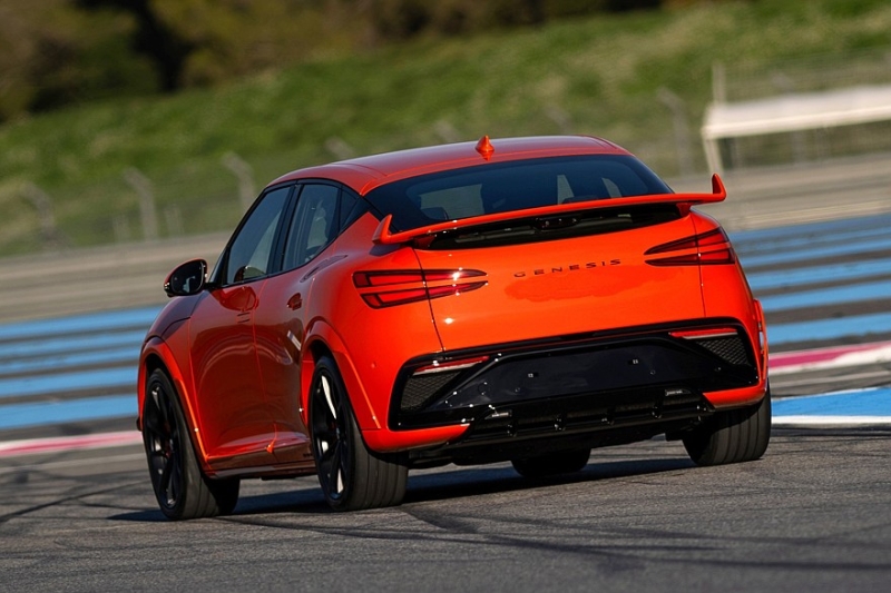 Две новинки от Genesis: серийный спортивный кроссовер GV60 Magma и будущий суперкар