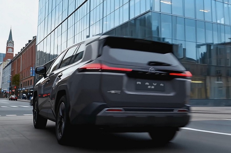 Ещё один новый Toyota RAV4: более крупный планшет и чисто бензиновая версия