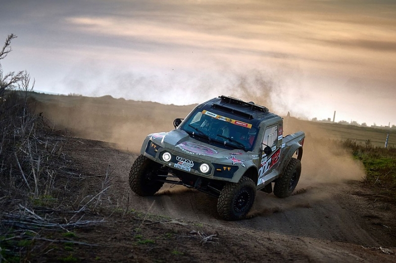 Навигационные ловушки и скоростной пролог: в Калмыкии стартовала баха «Великая степь»