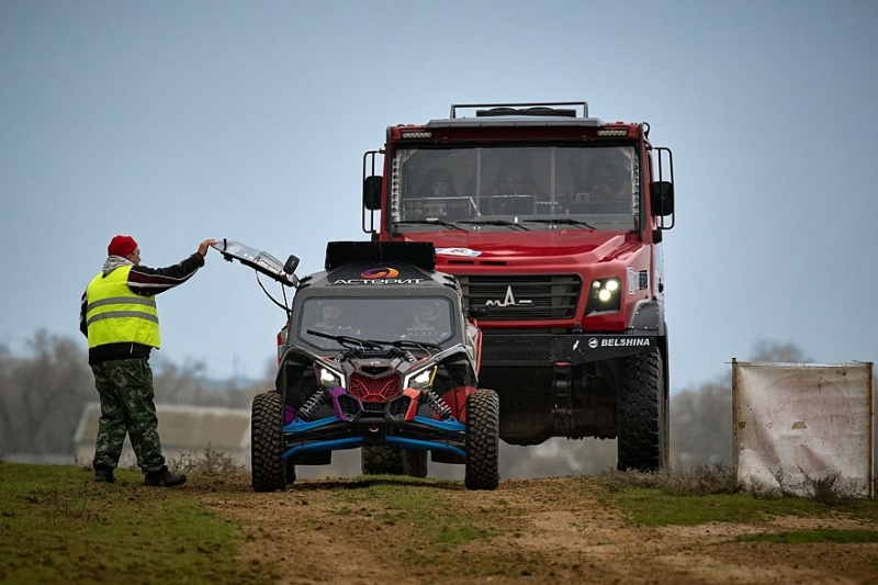 Навигационные ловушки и скоростной пролог: в Калмыкии стартовала баха «Великая степь»
