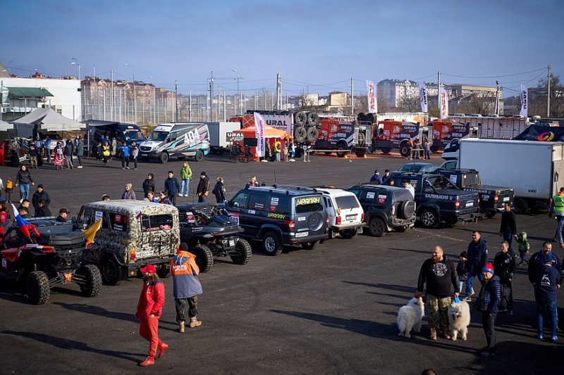 Навигационные ловушки и скоростной пролог: в Калмыкии стартовала баха «Великая степь»