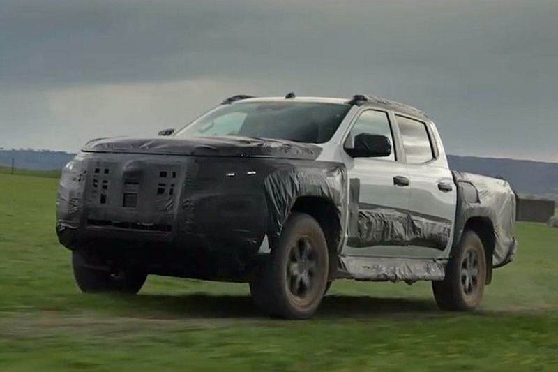 Пикап Nissan Navara на базе Mitsubishi L200: новые тизеры перед скорой премьерой