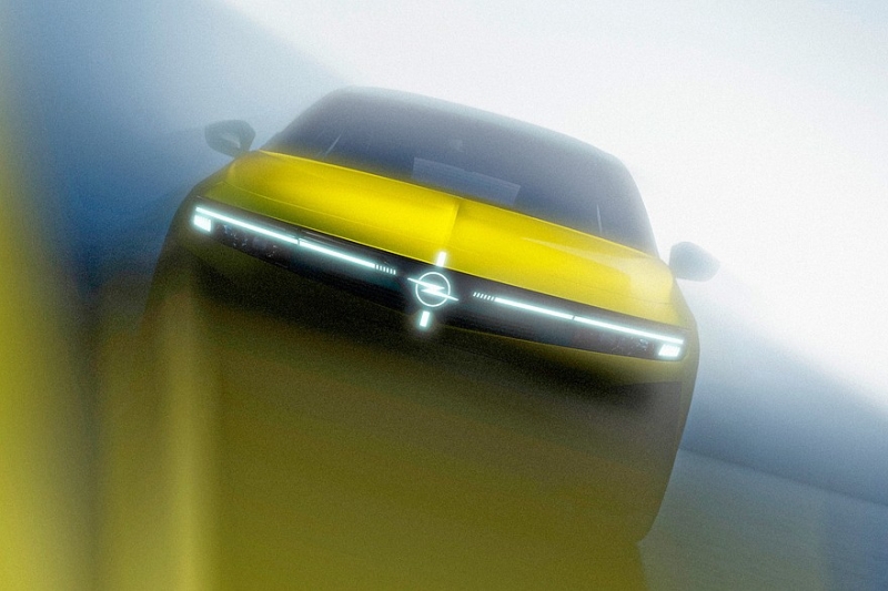 Растерявшую покупателей Opel Astra подвергли рестайлингу: первые официальные изображения