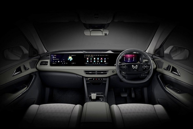 Семиместный кроссовер Mahindra XEV 9S представлен с несколькими вариантами начинки