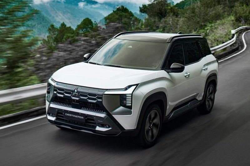 Семиместный кроссовер Mitsubishi Destinator: теперь и леворульная версия