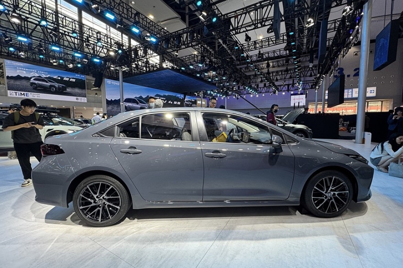 Toyota полностью рассекретила рестайлинговую Corolla в актуальном фирменном дизайне