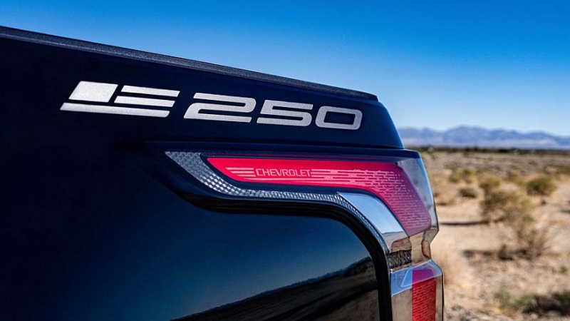 Chevrolet подготовил юбилейные версии Corvette, Colorado и Silverado