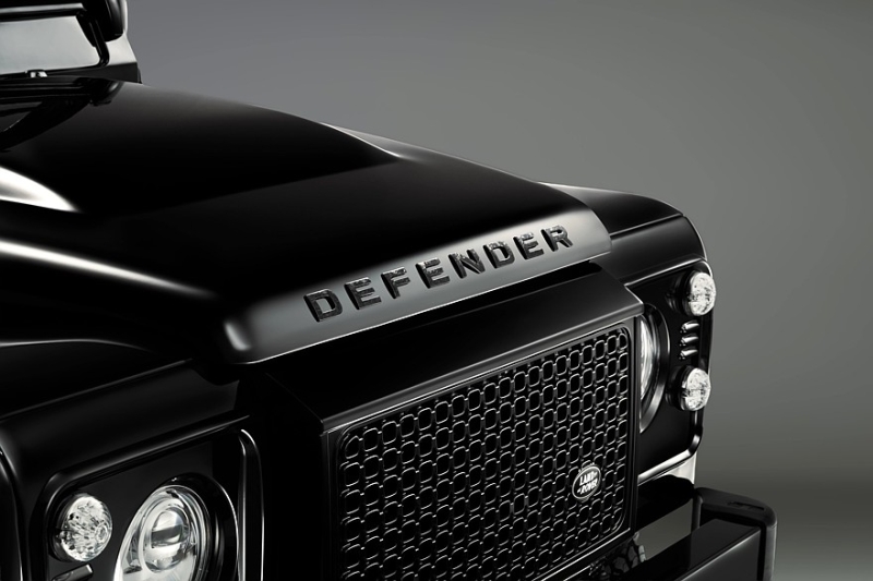 Классический Defender V8 слегка обновлён и получил эффектную отделку в стиле Octa
