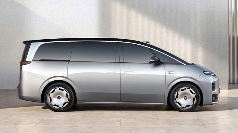 Leapmotor отметила юбилей анонсом минивэна D99 и продажей части акций концерну FAW