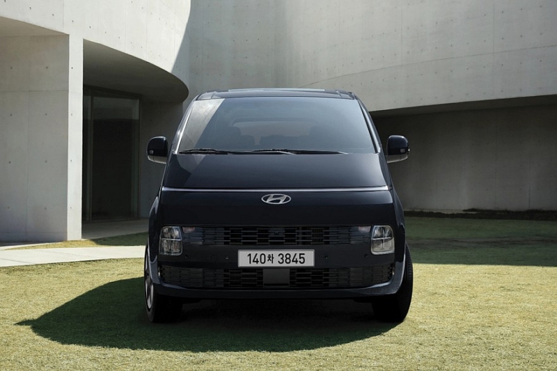 Обновлённое семейство Hyundai Staria: декор, экраны побольше и физические кнопки