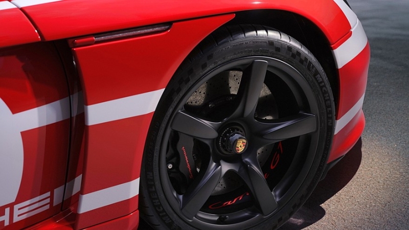 Porsche &laquo;обнулила&raquo; 20-летний суперкар Carrera GT и снабдила его ле-мановской ливреей