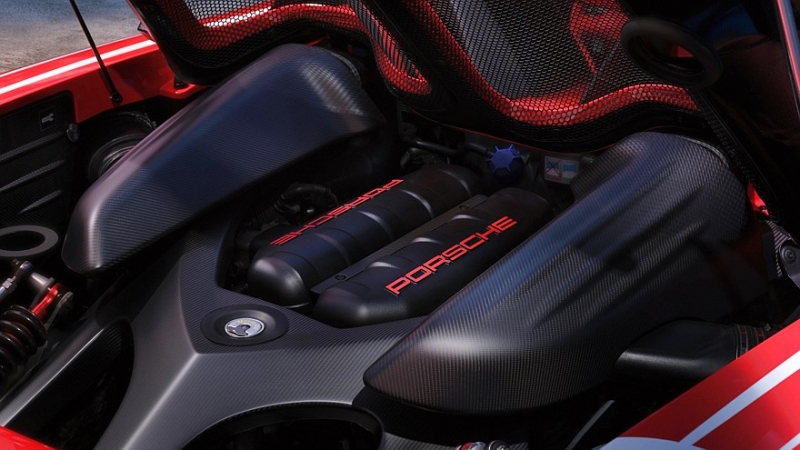Porsche &laquo;обнулила&raquo; 20-летний суперкар Carrera GT и снабдила его ле-мановской ливреей