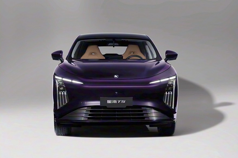 «Престижную» линейку Forthing Xinghai от Dongfeng пополнил кроссовер. Снова