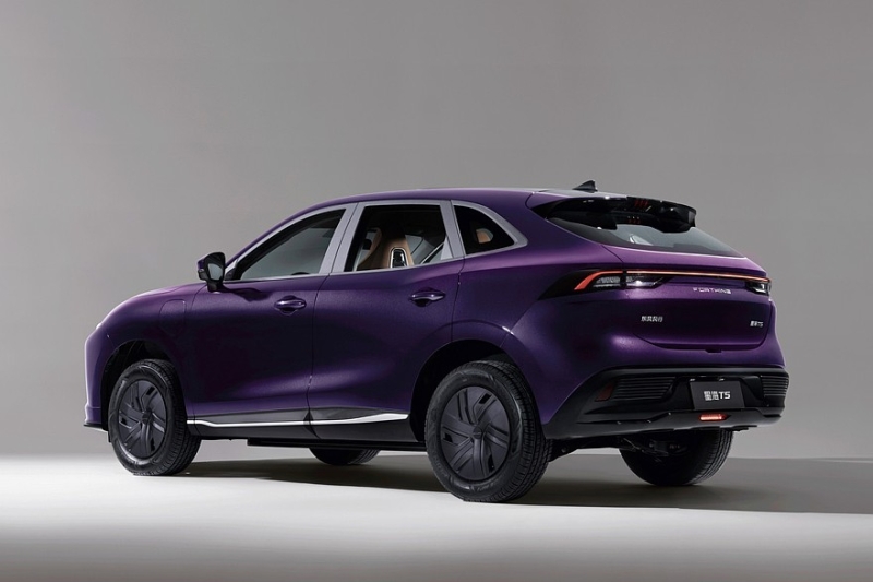 «Престижную» линейку Forthing Xinghai от Dongfeng пополнил кроссовер. Снова