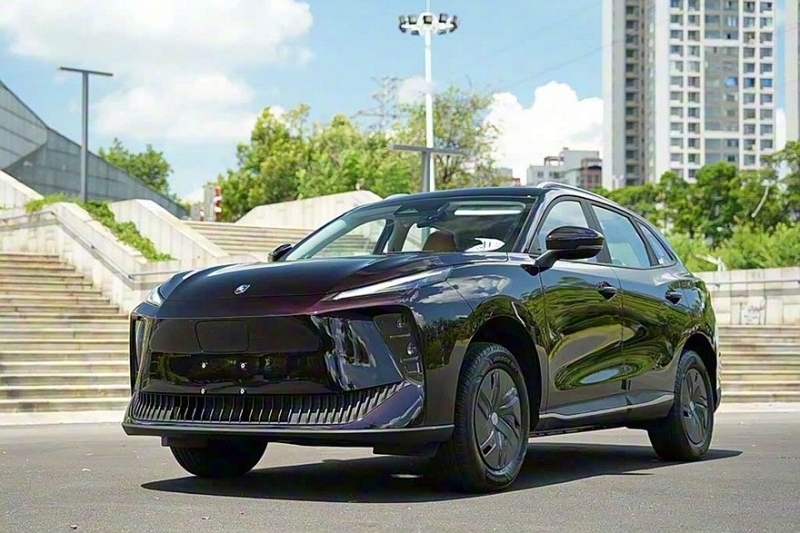 «Престижную» линейку Forthing Xinghai от Dongfeng пополнил кроссовер. Снова