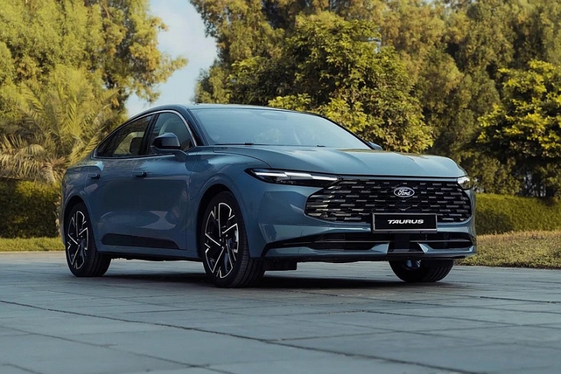 Седан Ford Taurus обновлён следом за китайским Mondeo