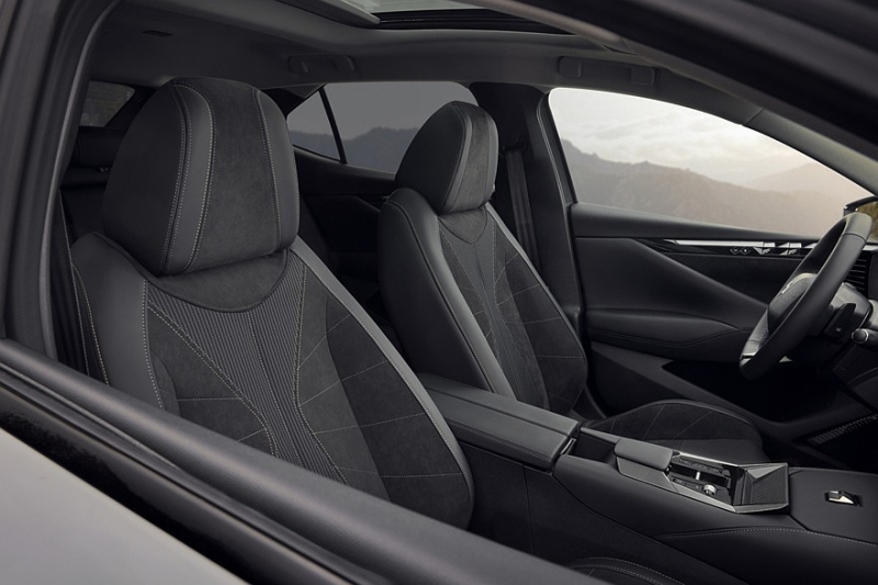 Теряющие покупателей DS 3, DS №4 и DS 7 обзавелись спецверсией Performance Line, цены известны