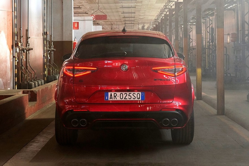 Топовые Alfa Romeo Giulia и Stelvio c V6 обзавелись спецверсиями Collezione