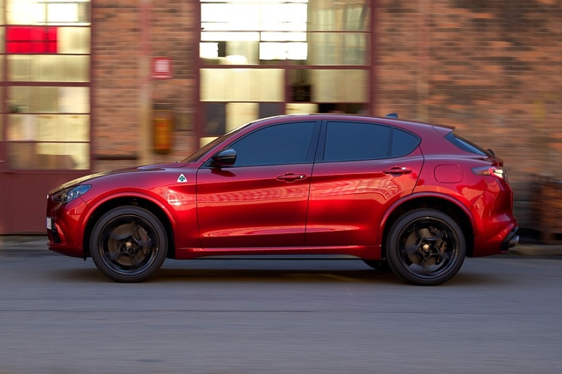 Топовые Alfa Romeo Giulia и Stelvio c V6 обзавелись спецверсиями Collezione